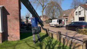 Schoorsteen onderhoud Waalwijk ladder bus